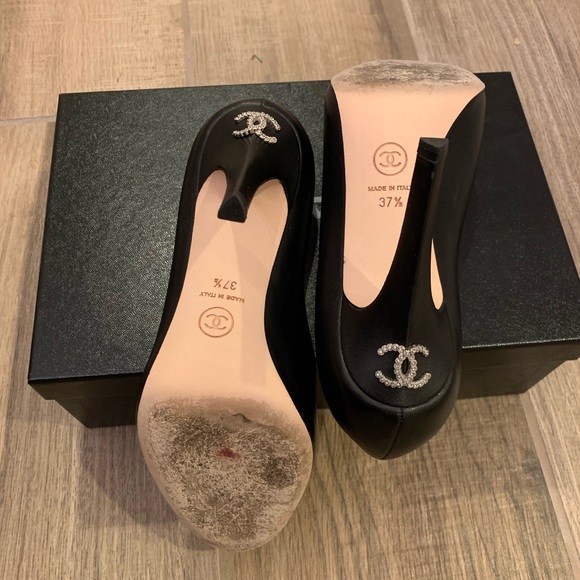 Black Chanel Pumps - Picture 4 of 7